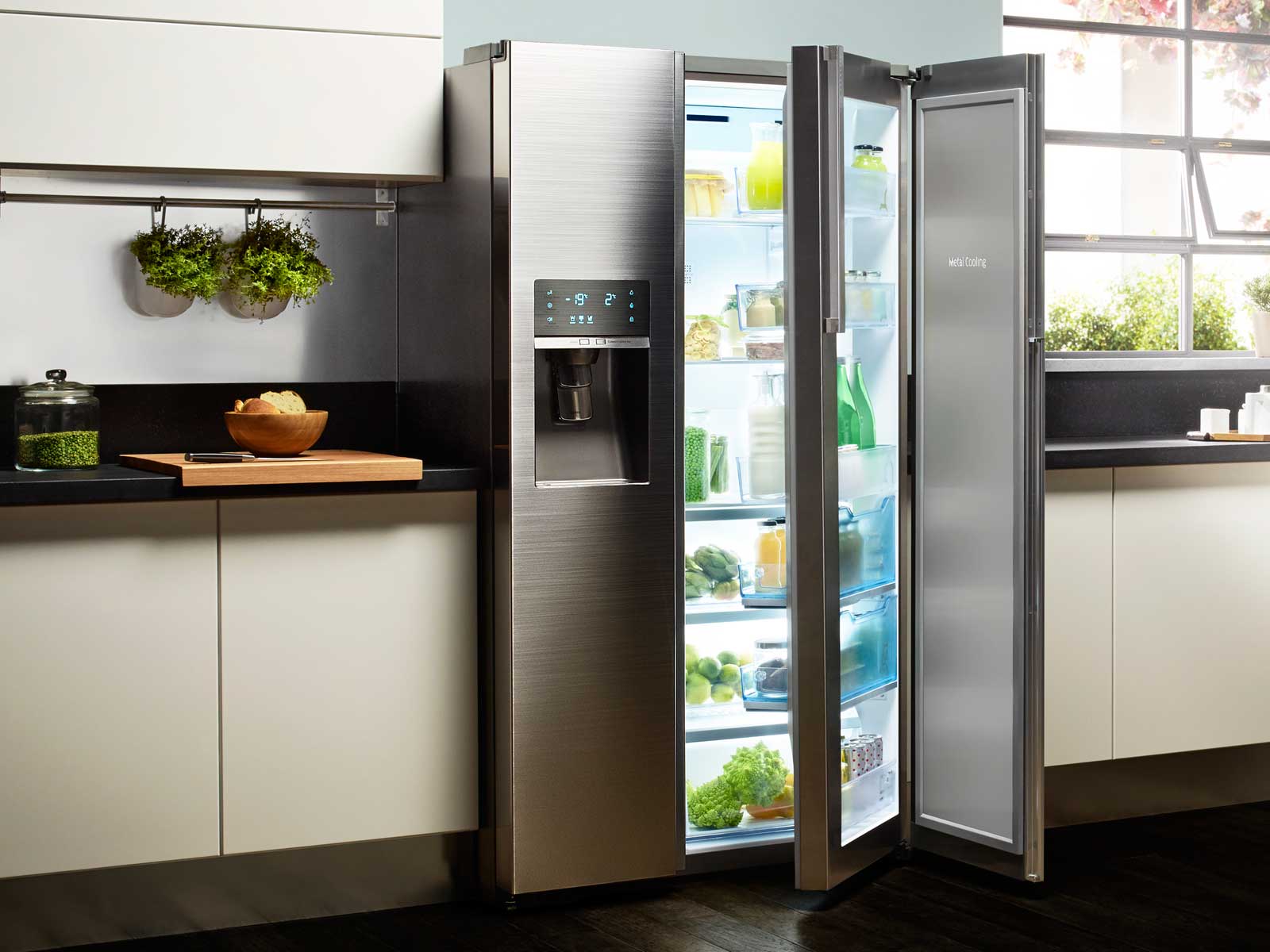 daewoo food showcase